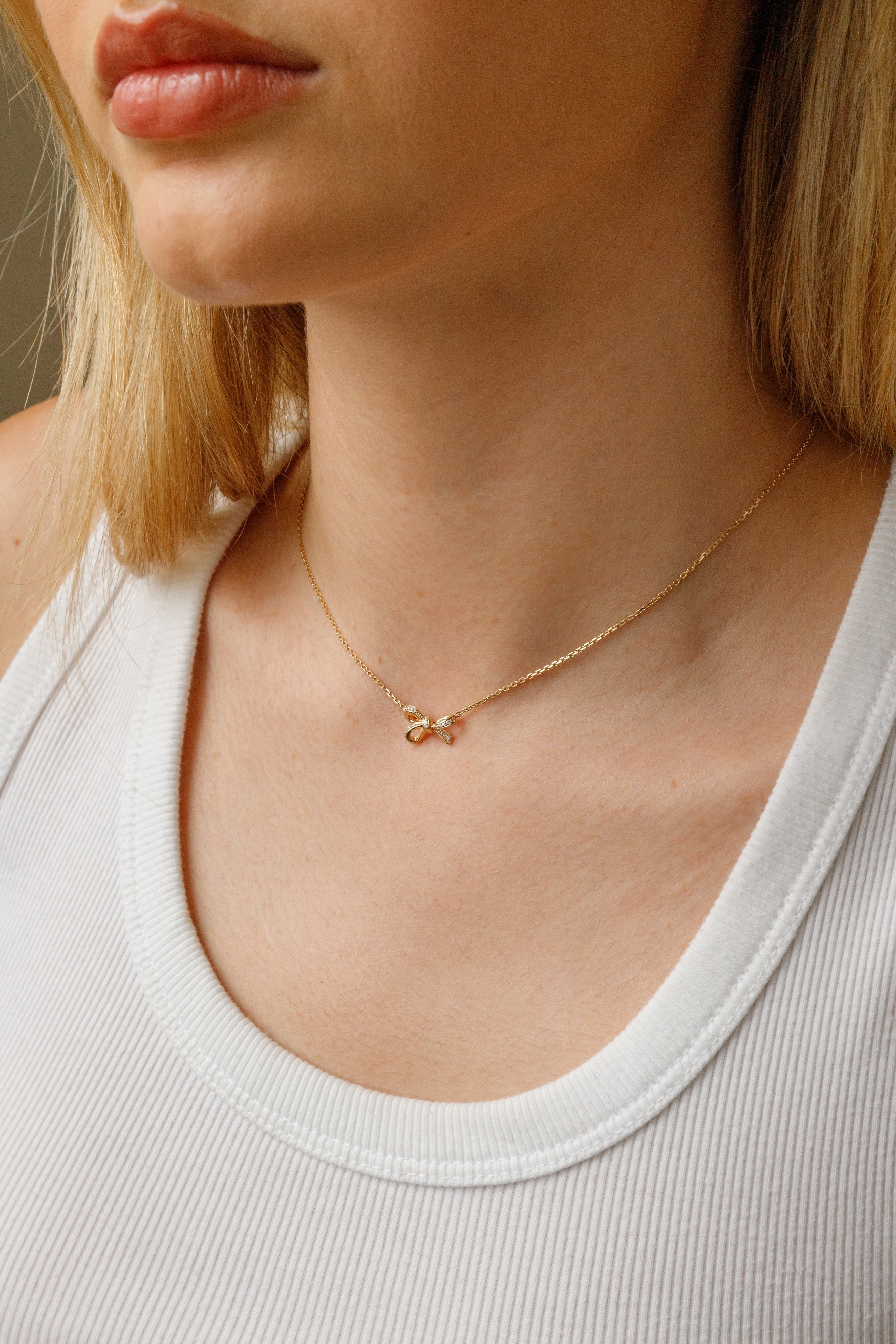 Bow Necklace